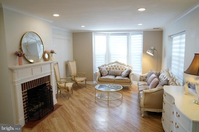 Building Photo - 17 Davis Ave