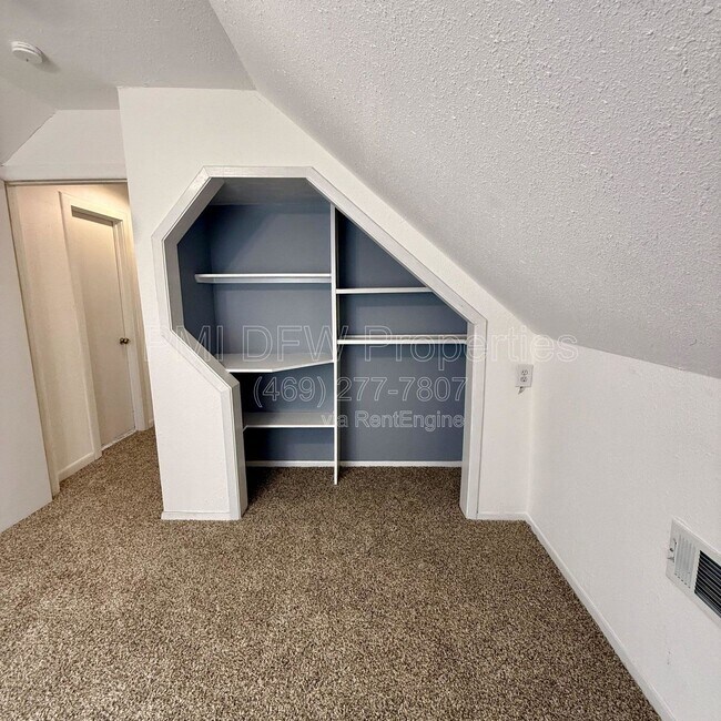 Building Photo - 1001 Weiss Ave