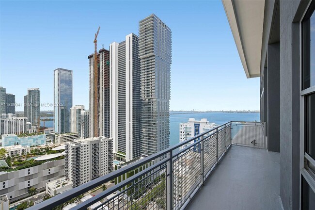 Building Photo - 2150 N Bayshore Dr