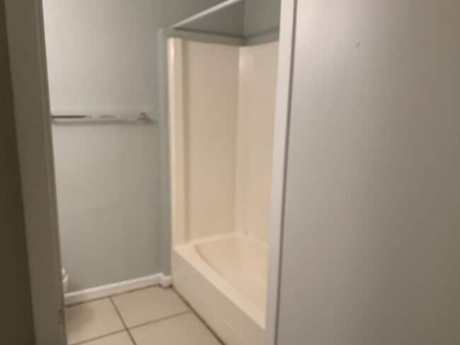 Building Photo - 825 Lyndhurst St