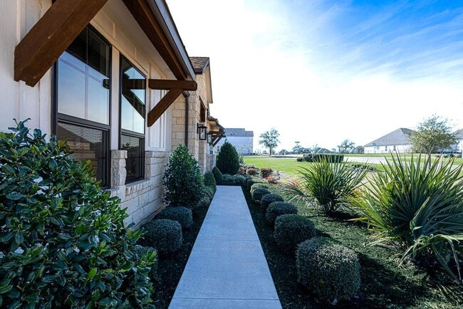 Building Photo - 217 Northcrest Dr