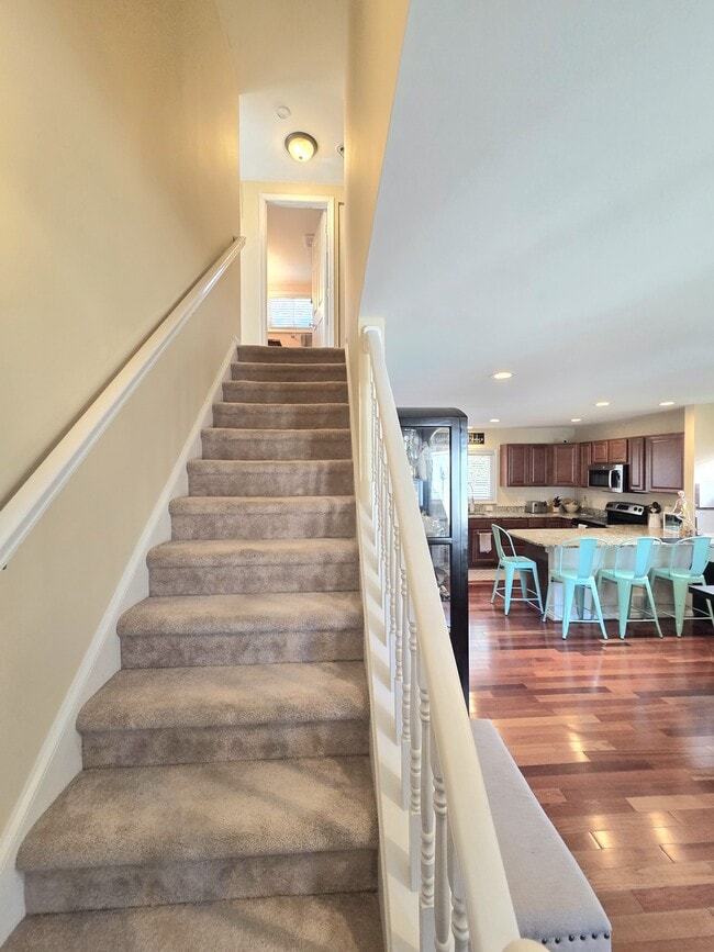 Building Photo - 108 N Gladden St