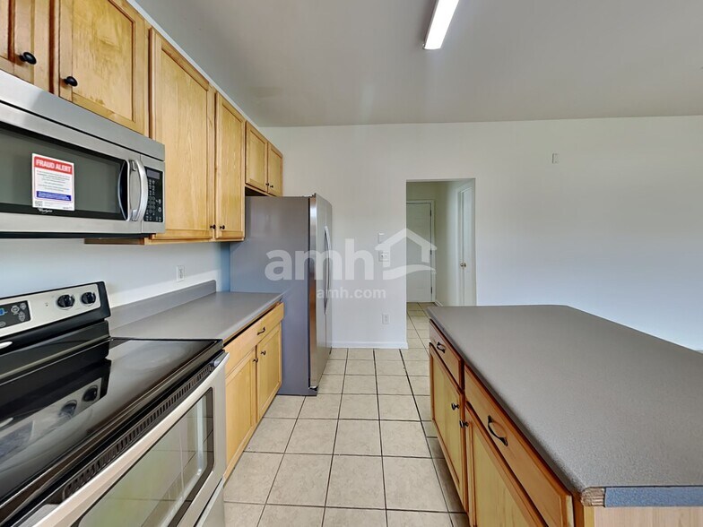 Building Photo - 13624 Whitebark Ct