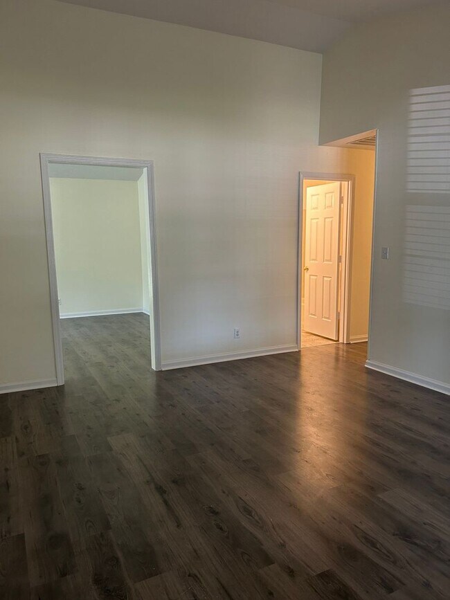 Building Photo - 4320 Roundtable Ct