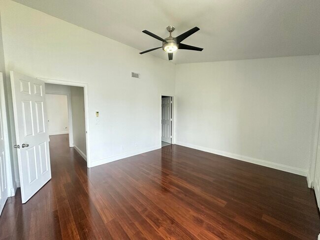 Building Photo - 2404 Seaside Dr