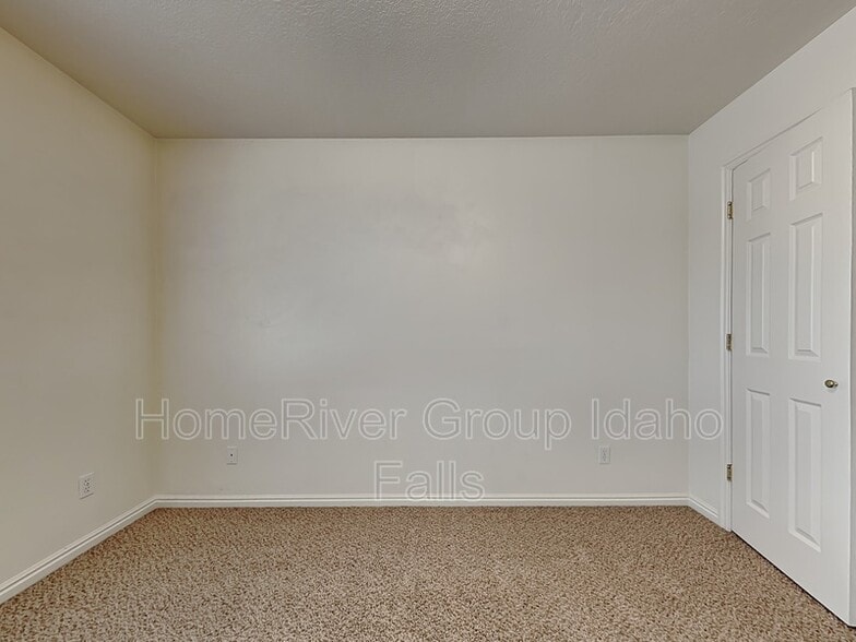 Building Photo - 1374 Midway Ave