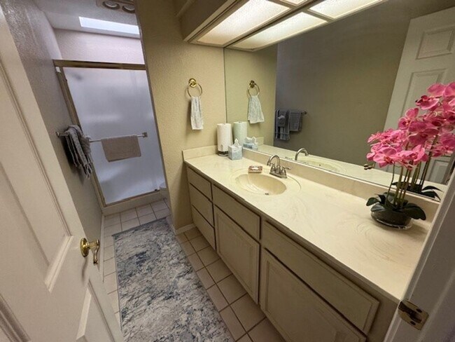 Building Photo - 3BR 3BA Townhome-Best view of the River & Laughlin Casino Skyline