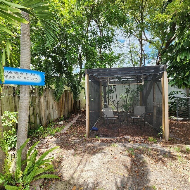 Building Photo - 1940 NE 31st Ct