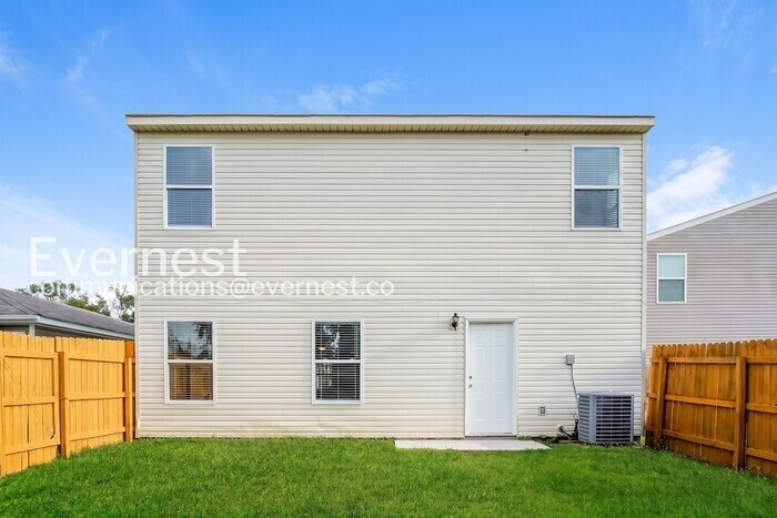 Building Photo - 201 Cloverbrook Dr