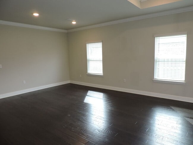 Building Photo - Beautiful home in gated community!