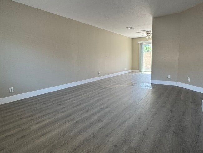 Building Photo - 10676 Walnut St