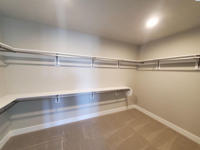 Building Photo - FOR RENT SOUTHCLIFFE