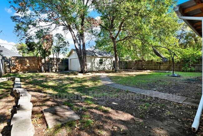 Building Photo - 1725 Brake Dr