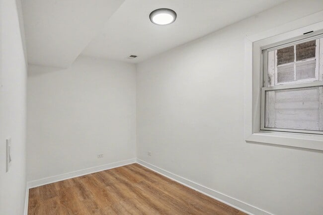 Building Photo - 2812 S Pulaski Rd