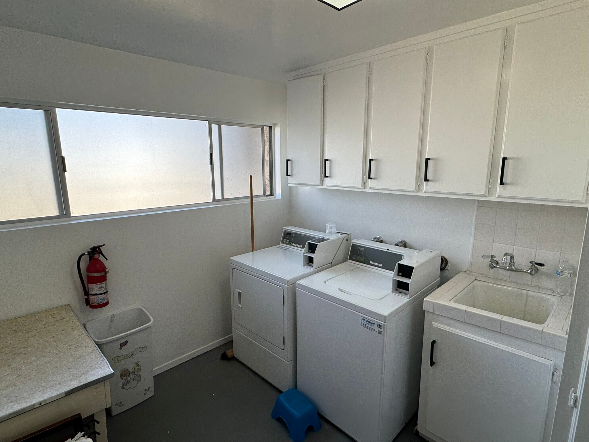 Common Laundry - 1045 S Alma St