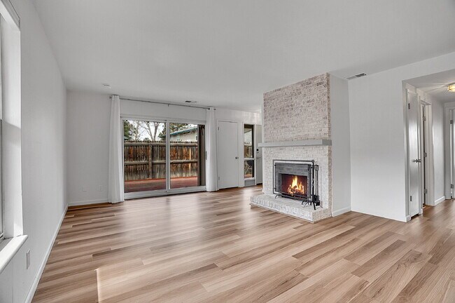 Building Photo - $2,145.95 with $300 Off the first month's rent, 2 Beds - 1 Bath, Townhouse in Greenwood Village w...