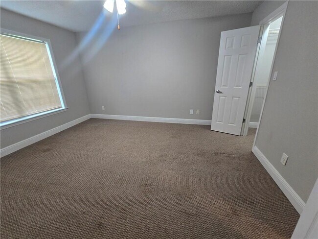 Building Photo - 2205 Santa Fe Pkwy