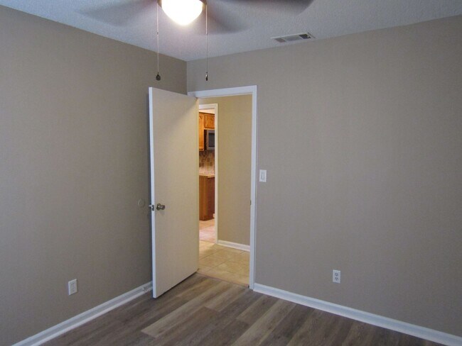 Building Photo - 255 Garden Cir