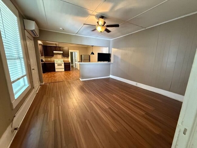 Building Photo - Downtown Pensacola - 2 bedroom, 1 bathroom