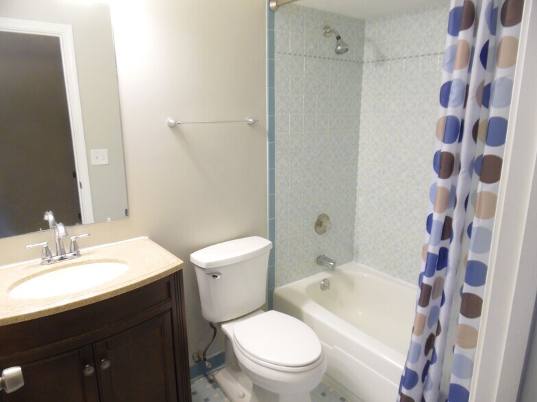 Building Photo - 8760 Ashbrook Dr