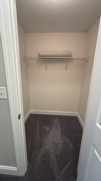 Building Photo - 43 Foxden Dr