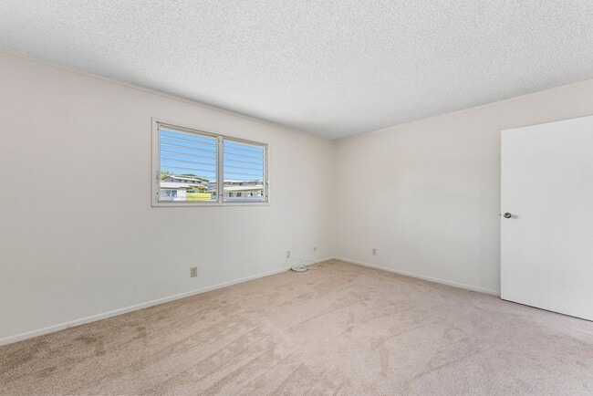 Building Photo - Waiau Gardens Kai Townhouse with 3 bedrooms / 1.5 bathrooms / 2 assigned parking stalls