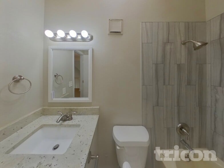 Building Photo - 6455 Montarbor Dr