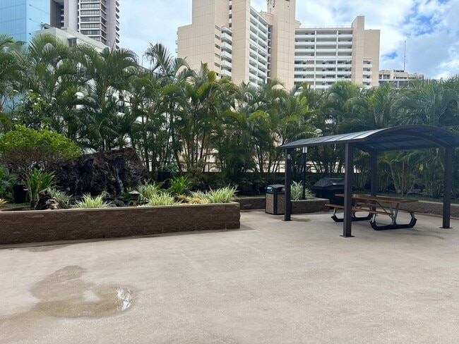 Building Photo - Chateau Waikiki - 1/1/1 - $2,700- Includes...