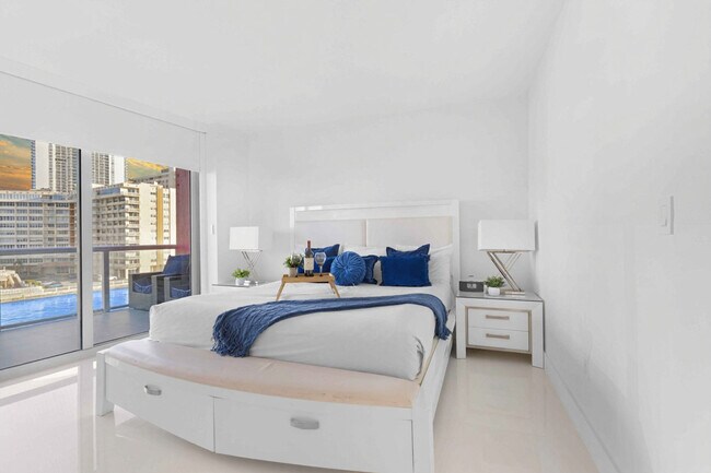 Building Photo - 2602 E Hallandale Beach Blvd