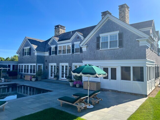 Building Photo - 3 Field Club Dr
