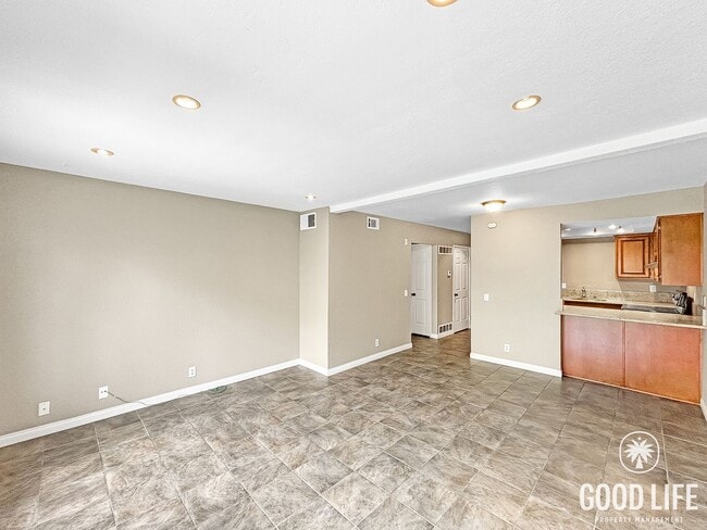 Building Photo - Inviting 1B/1.5BA Condo with Balcony in Cortez Hill