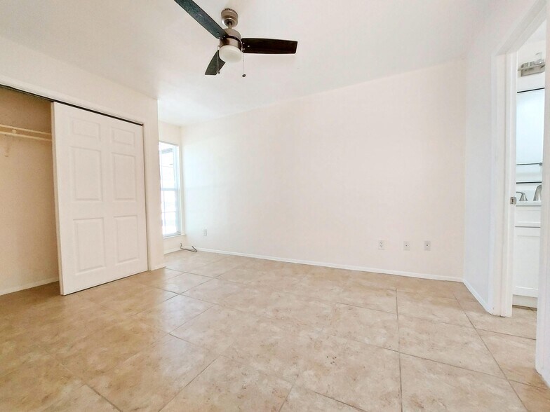 Building Photo - 111 Meteor Dr