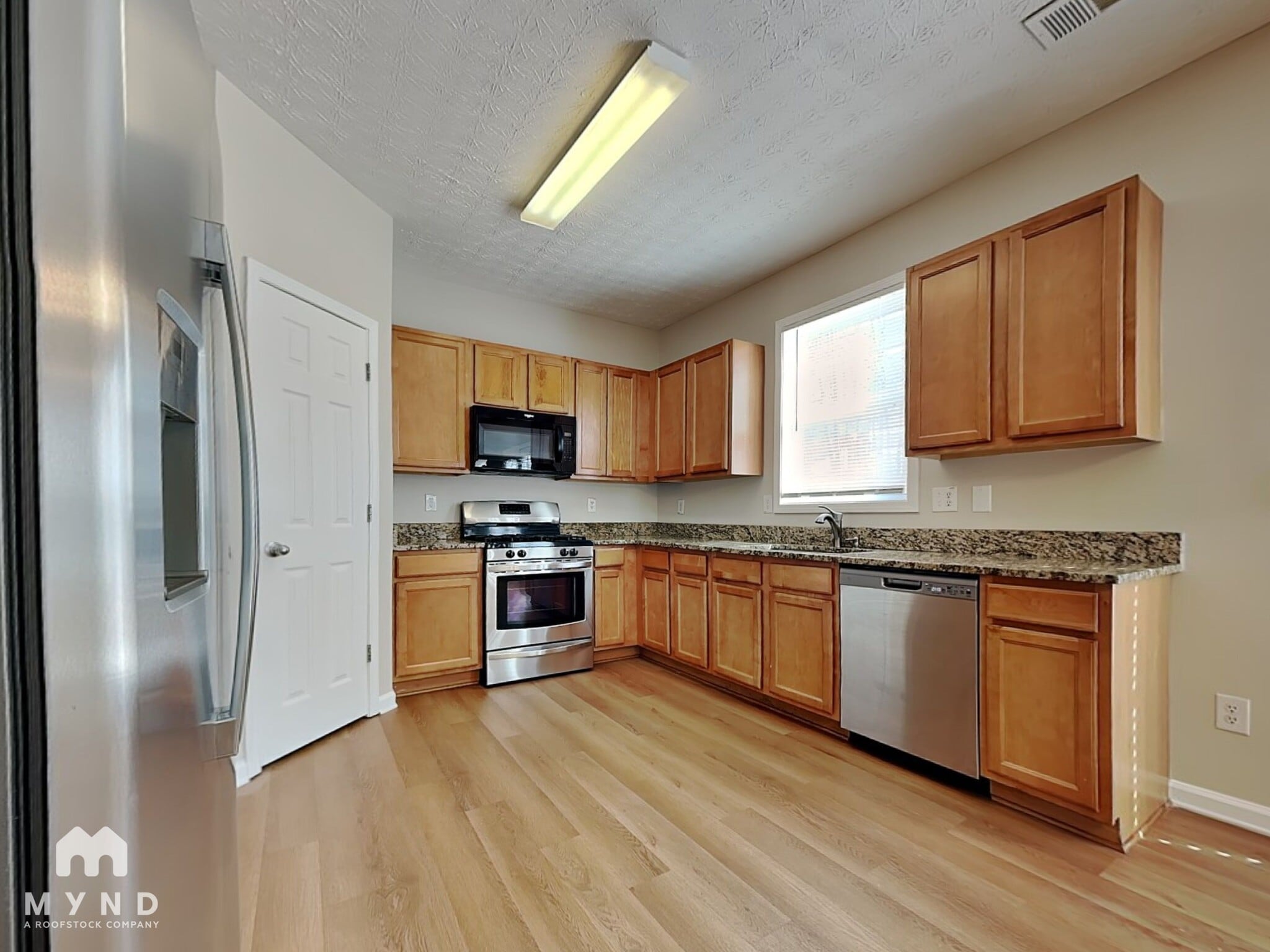 Building Photo - 2250 Village Green Dr
