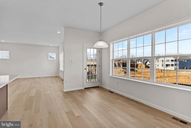 Building Photo - 32 Pamela Dr