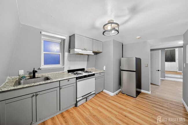 Building Photo - 194 High St