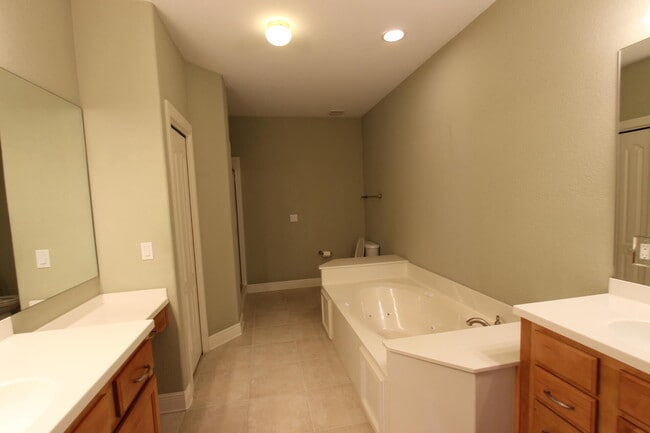 Building Photo - 263 Diamond Cove