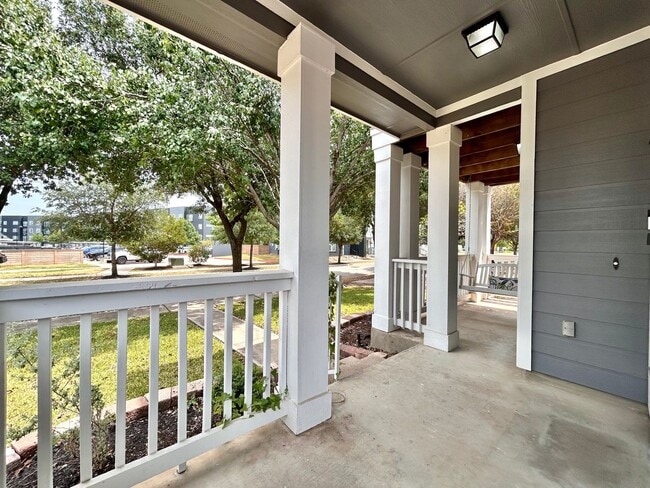 Building Photo - Modern 3/BR 2.5/BA Home with Patio & Balcony