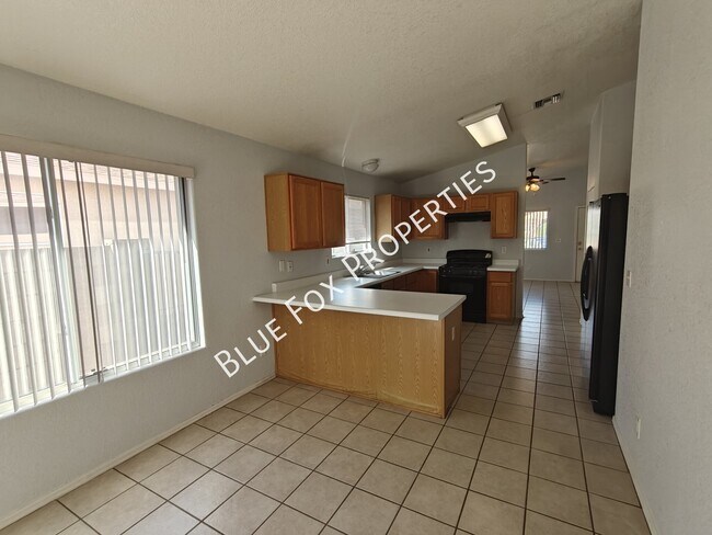 Building Photo - 7960 S Lennox Ln