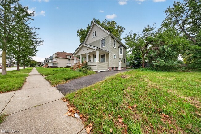 Building Photo - 10524 Lee Ave