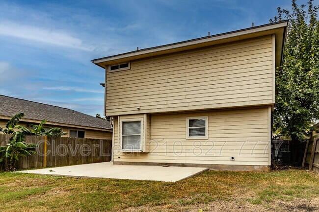 Building Photo - 7121 Lynn Lake Dr