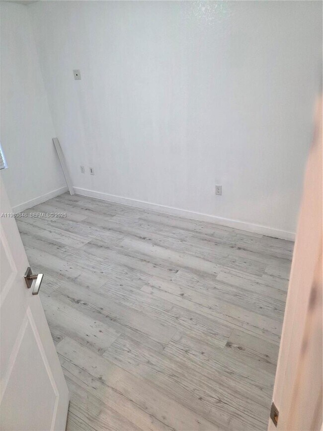 Building Photo - 600 NE 4th Ter