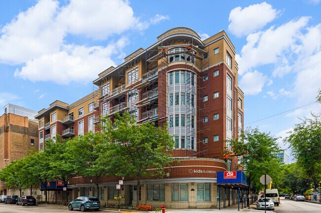 Primary Photo - 657 W Fulton St