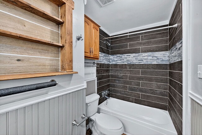 Building Photo - 300 W Moore St