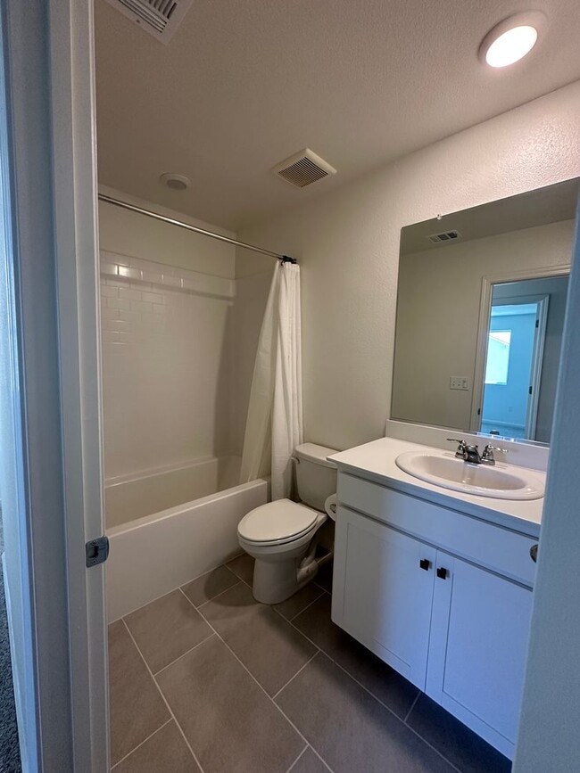 Building Photo - Beautiful newer home in a gated community