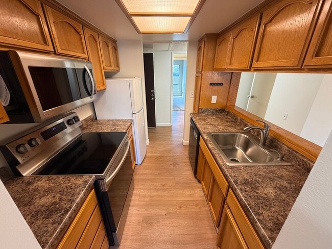 Building Photo - 2 bedroom | 1 bathroom | Arden-Arcade Condo Available Now!