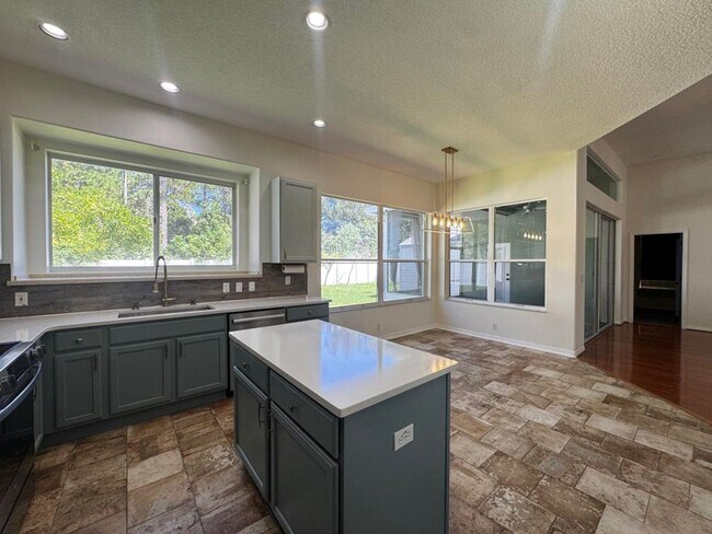 Building Photo - 39 Woodhollow Ln