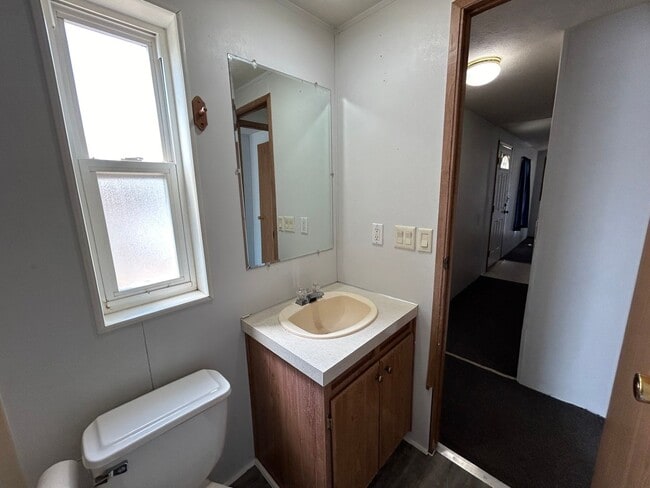 Building Photo - 3 Bedroom 2 Bath Trailer for Rent