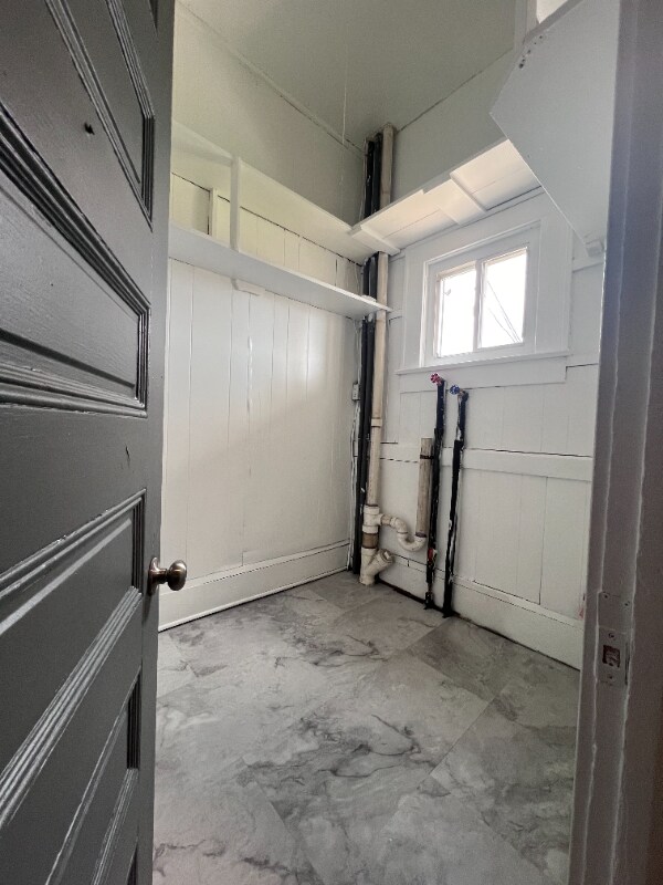 Building Photo - 405 Moore St