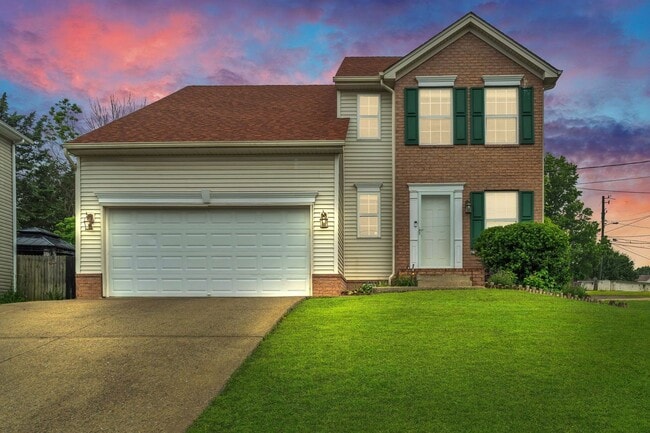 Building Photo - Three bed two bath home with 2 car garage. Less than 7 miles from airport & close to Percy Priest...