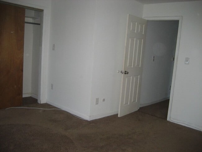 Building Photo - 4940